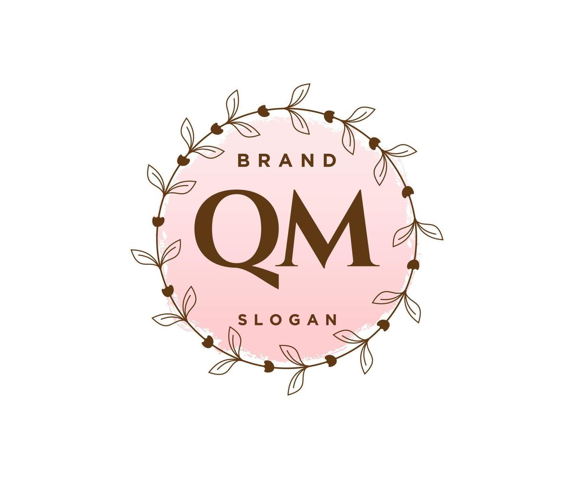 första qm feminin logotyp. användbar för natur, salong, spa, kosmetisk och skönhet logotyper. platt vektor logotyp design mall element.