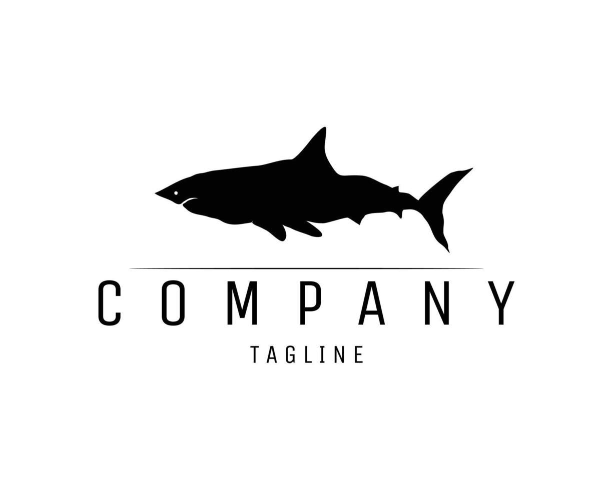Schwarzes Hai-Logo isoliert auf weißem Hintergrund, das von der Seite zeigt. am besten für abzeichen, embleme, symbole, aufkleberdesign und für die meerestierindustrie. Vektorgrafik verfügbar in eps 10. vektor