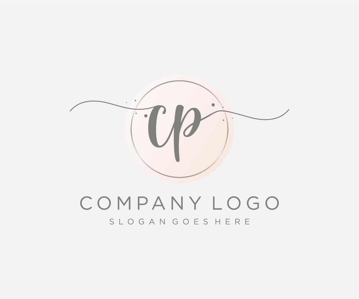 första cp feminin logotyp. användbar för natur, salong, spa, kosmetisk och skönhet logotyper. platt vektor logotyp design mall element.