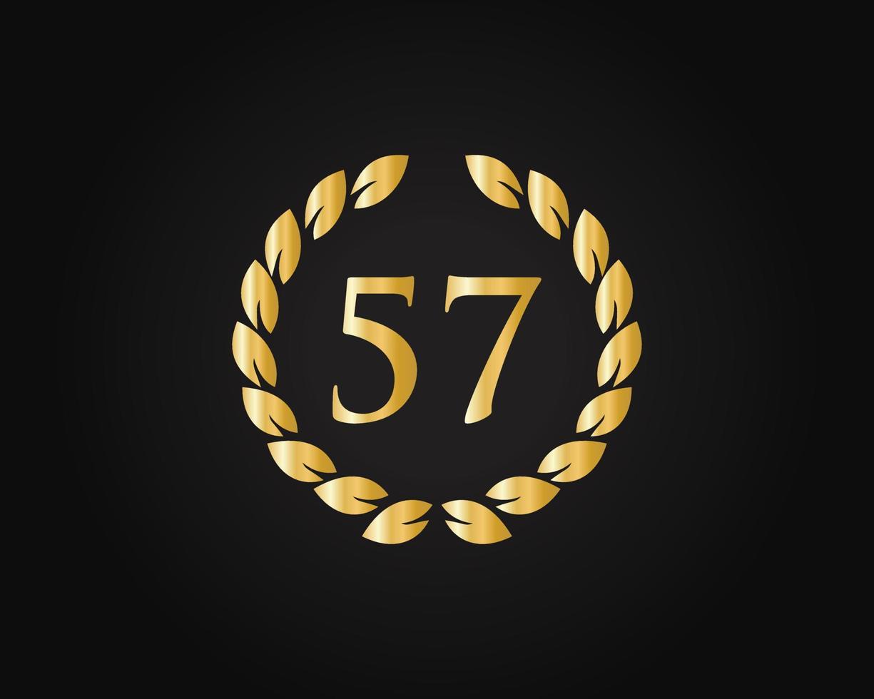 57: e år årsdag logotyp med gyllene ringa isolerat på svart bakgrund, för födelsedag, årsdag och företag firande vektor