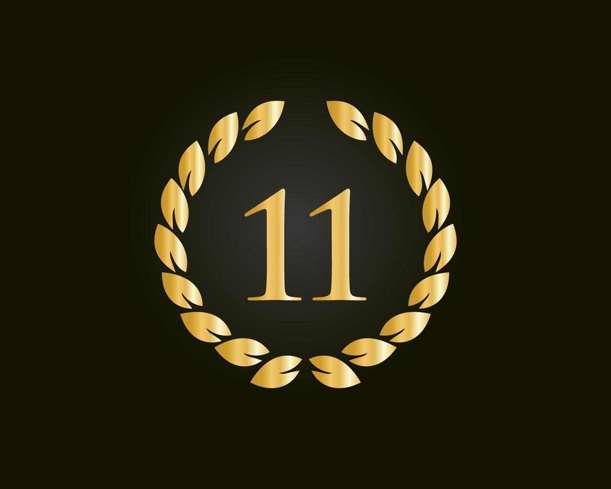 11 Jahre Jubiläumslogo mit goldenem Ring isoliert auf schwarzem Hintergrund, für Geburtstag, Jubiläum und Firmenfeier vektor