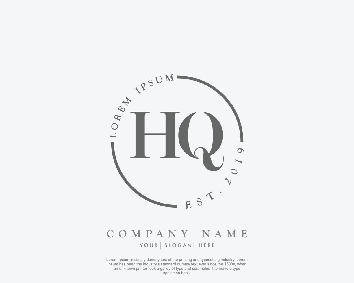 initiales hq feminines logo schönheitsmonogramm und elegantes logodesign, handschriftlogo der ersten unterschrift, hochzeit, mode, blumen und botanik mit kreativer vorlage vektor