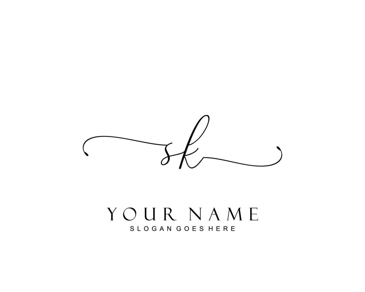 anfängliches sk-schönheitsmonogramm und elegantes logo-design, handschriftliches logo der ersten unterschrift, hochzeit, mode, blumen und botanik mit kreativer vorlage. vektor