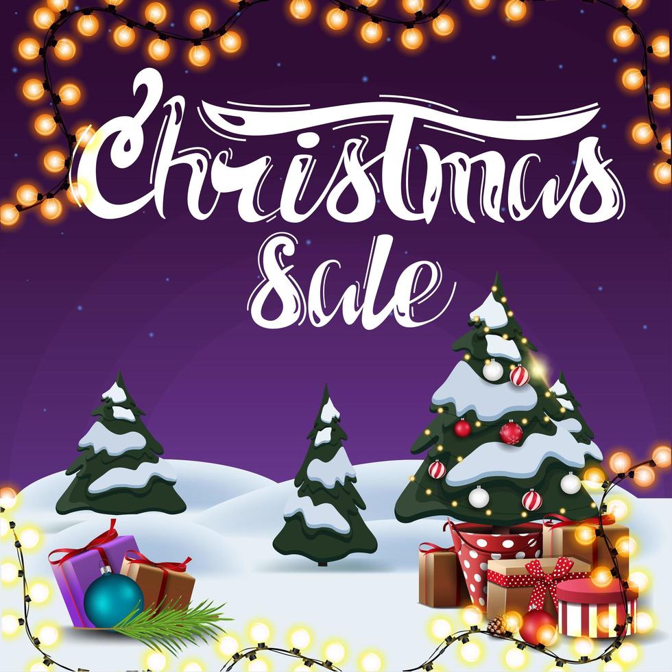julförsäljning, fyrkantig lila rabattbanner med tecknad vinterlandskap, krans och julgran i en kruka med gåvor vektor