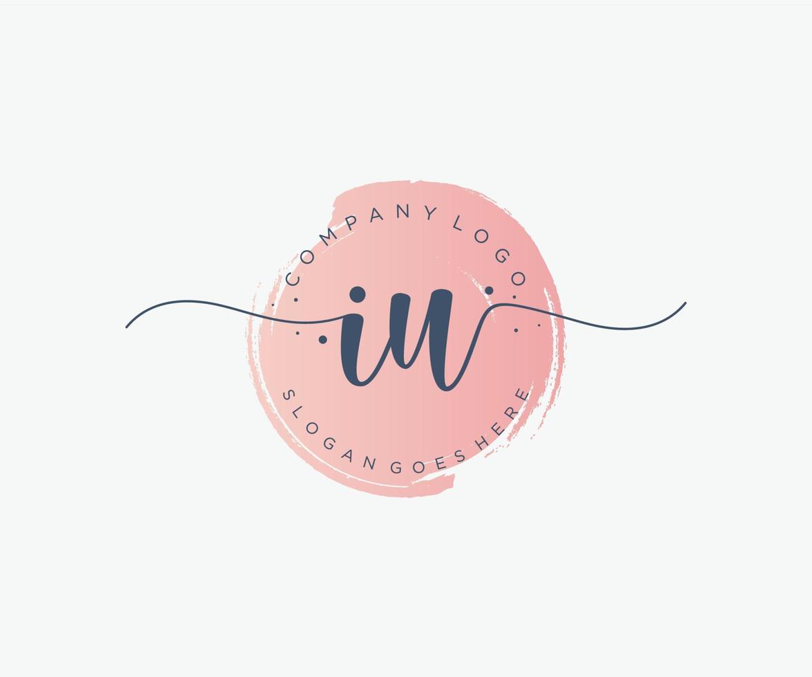 första iu feminin logotyp. användbar för natur, salong, spa, kosmetisk och skönhet logotyper. platt vektor logotyp design mall element.