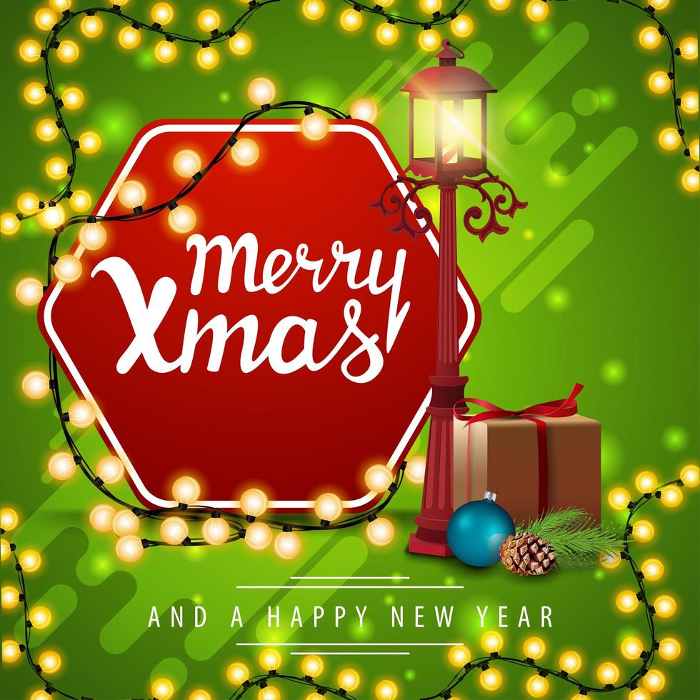 Frohe Weihnachten und ein gutes neues Jahr, quadratische grüne Grußkarte mit Stangenlaterne, Geschenk, Weihnachtsbaumzweig mit einem Kegel und einer Weihnachtskugel vektor