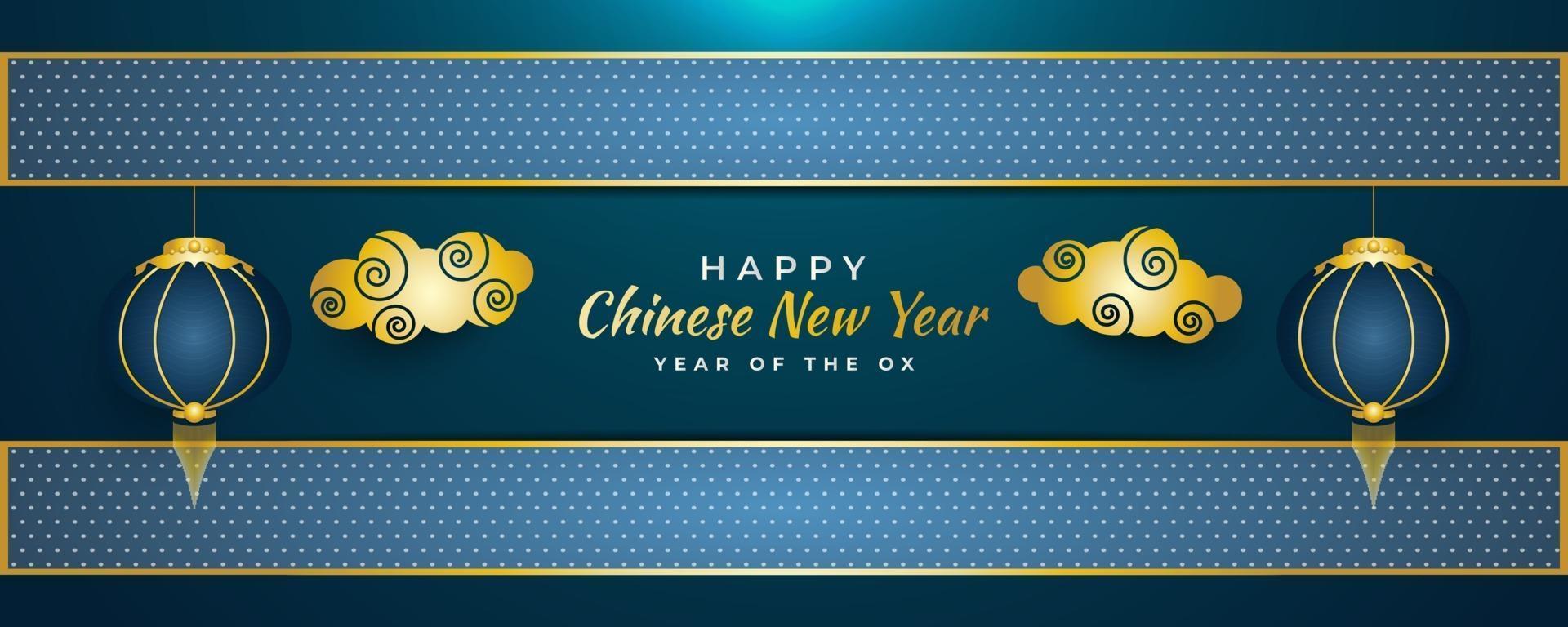 chinesisches Neujahrsgrußbanner mit goldenen Wolken und blauen Laternen auf blauem abstraktem Hintergrund vektor