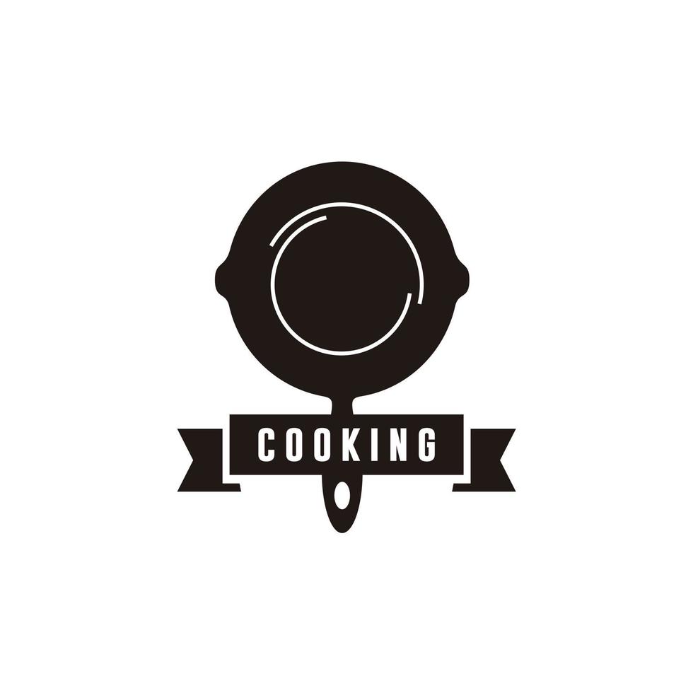 matlagning klass logotyp. årgång gammal stekpanna kasta järn logotyp design restaurang vektor