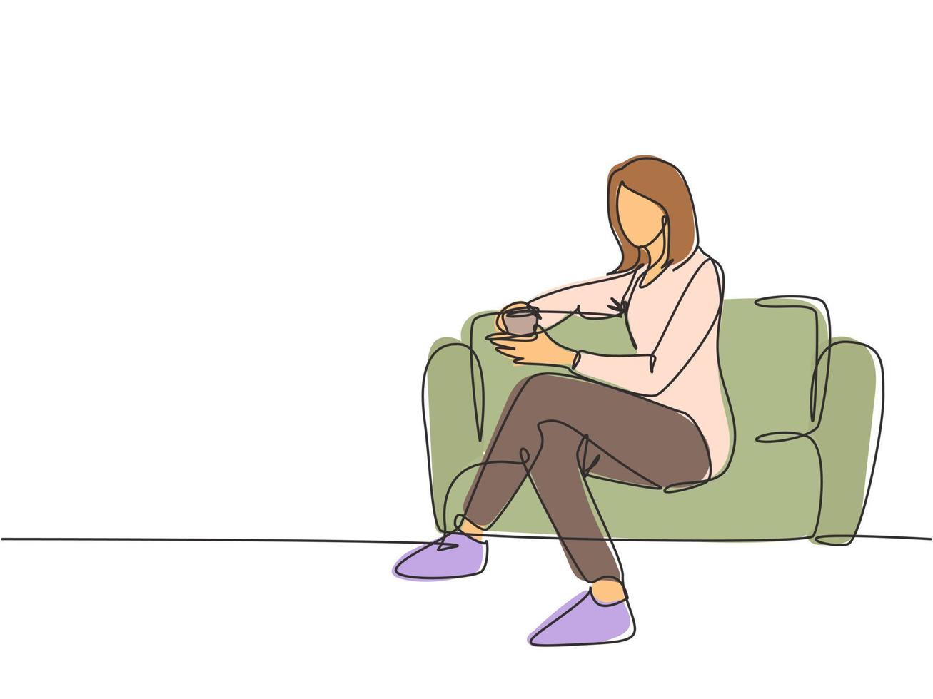enda kontinuerlig ritning av ung kvinnlig arbetare får slappna av genom att sitta i soffan medan du håller en kopp kaffedryck. dricka te koncept en rad rita grafisk design vektor illustration