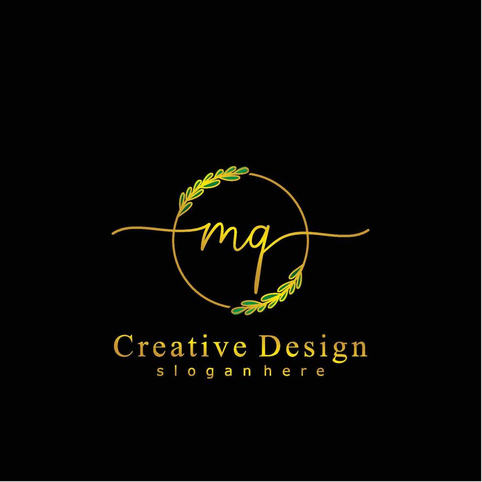 första mq skönhet monogram och elegant logotyp design, handstil logotyp av första signatur, bröllop, mode, blommig och botanisk logotyp begrepp design. vektor
