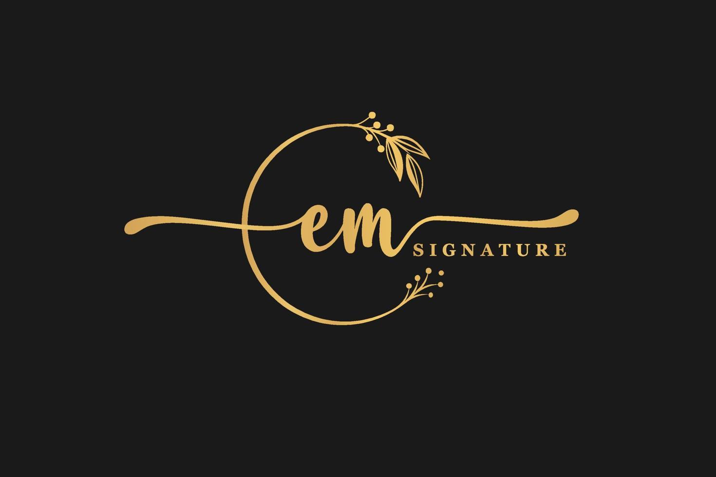 Luxus Gold Unterschrift Initiale e m Logo Design isoliert Blatt und Blume vektor