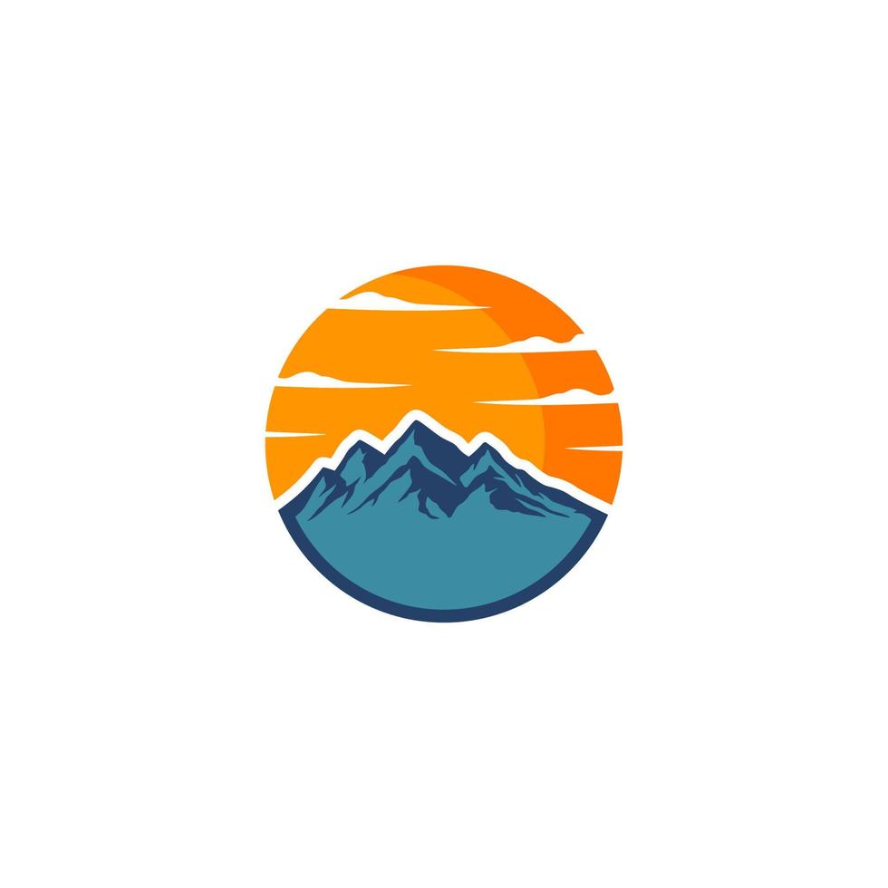 berg logotyp med Sol och moln ovan den vektor