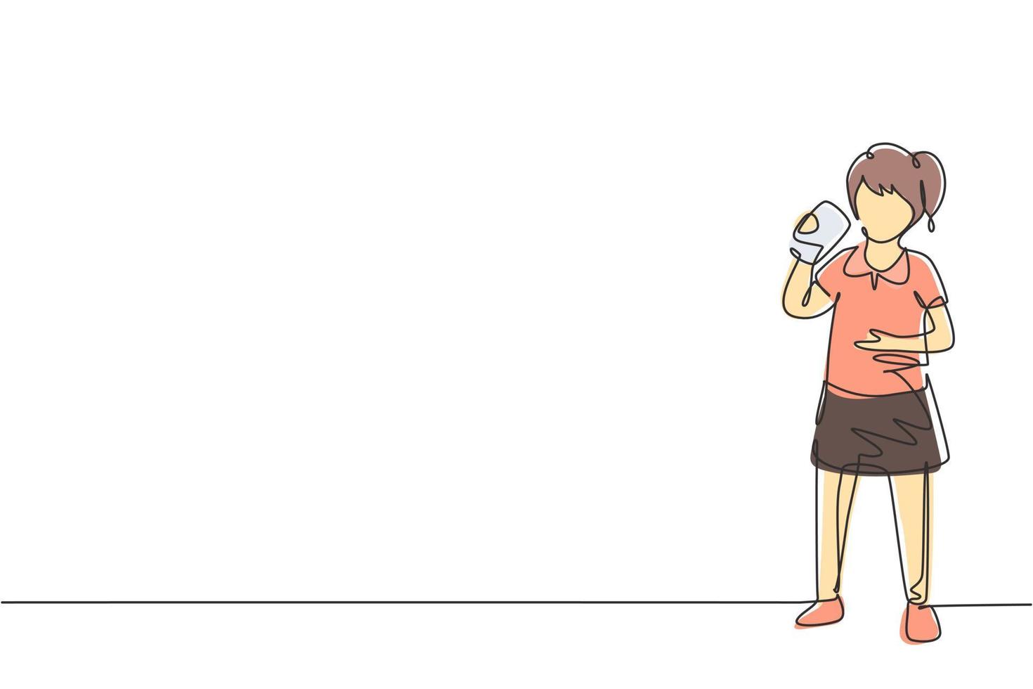 kontinuerlig en rad ritning flicka stående medan dricker mjölk i en flaska för att uppfylla hennes kropps näring. hälsosam livsstil koncept för barn. enda rad rita design vektorgrafisk illustration vektor