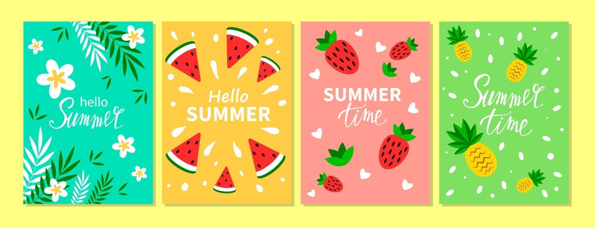 Vektorsatz der hellen Sommerkarten. schöne Sommerplakate mit Ananas, Erdbeere, Wassermelone, Palmblättern und handgeschriebenem Text. Sommerferienkarten vektor