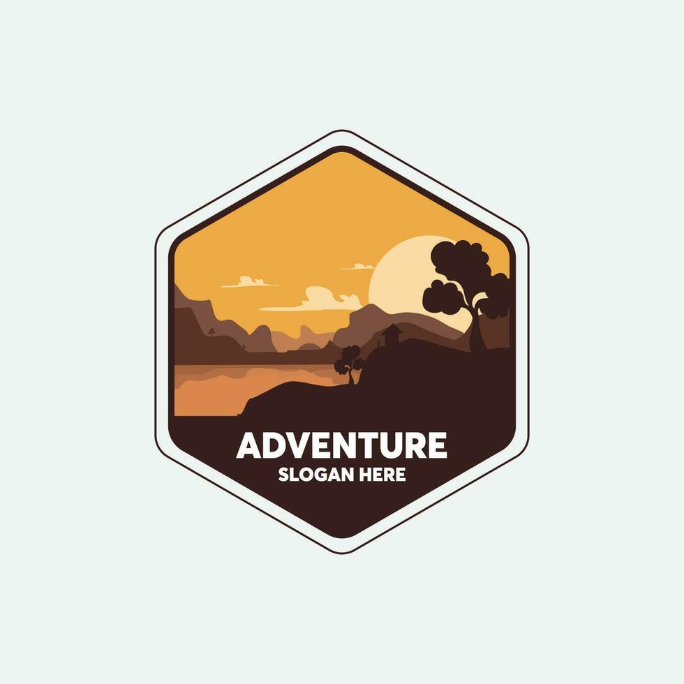 Berg Etikett. Wandern Emblem, Berg Emblem Abzeichen und draussen Hügel Reise Etikett. Tourismus Logo. Abenteuer Logo. vektor