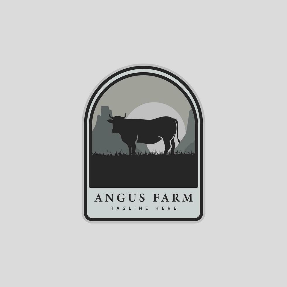 Angus Bauernhof Logo Vorlage. Angus Bauernhof mit Wiese Hintergrund. vektor