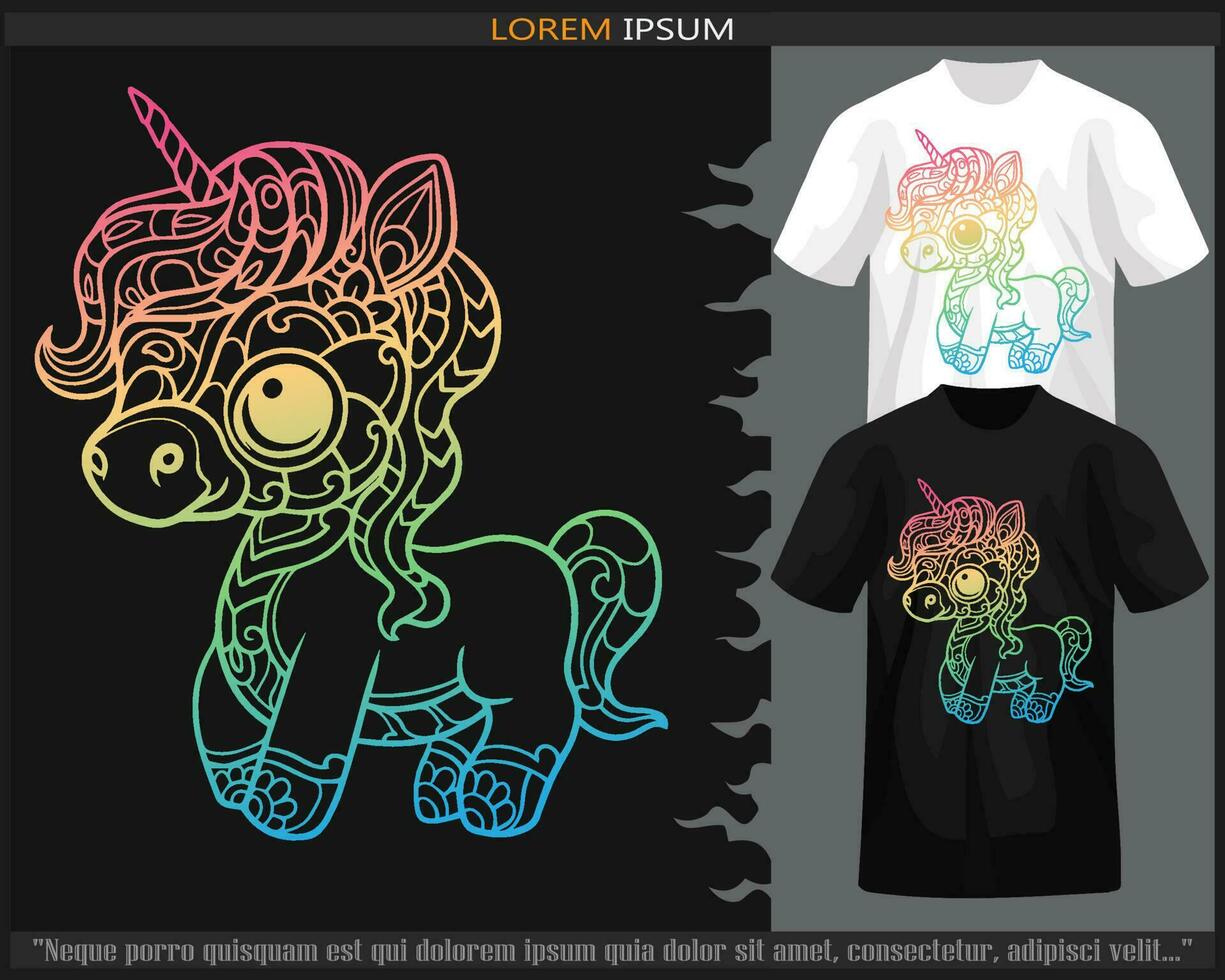 Gradient bunt süß Einhorn Karikatur Mandala Kunst isoliert auf schwarz und Weiß t Shirt. vektor