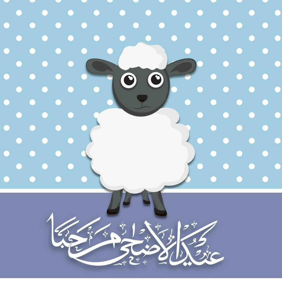 Arabisch Kalligraphie von eid-al-adha Mubarak und Karikatur Schaf Charakter Stehen auf Blau Polka Punkte Hintergrund. vektor