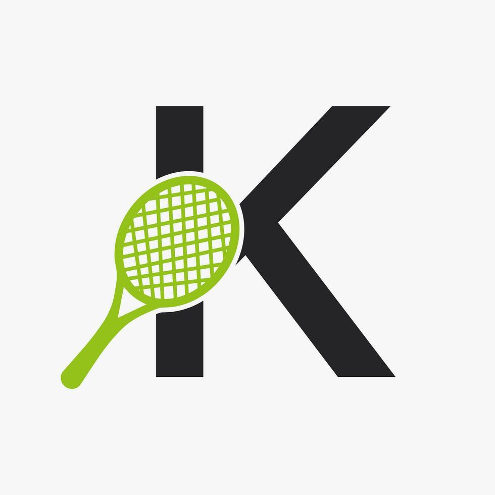 brev k padel tennis logotyp. padel racket logotyp design. strand tabell tennis klubb symbol vektor