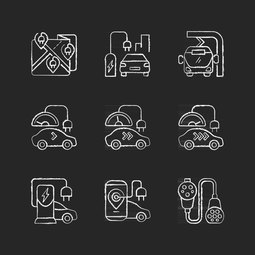 Elektrofahrzeug, das kreideweiße Symbole auf schwarzem Hintergrund auflädt vektor