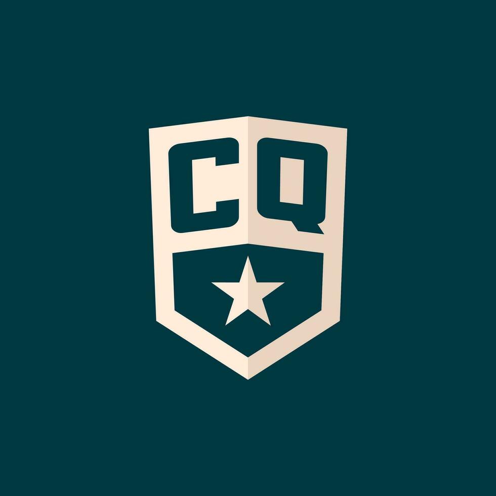 första cq logotyp stjärna skydda symbol med enkel design vektor