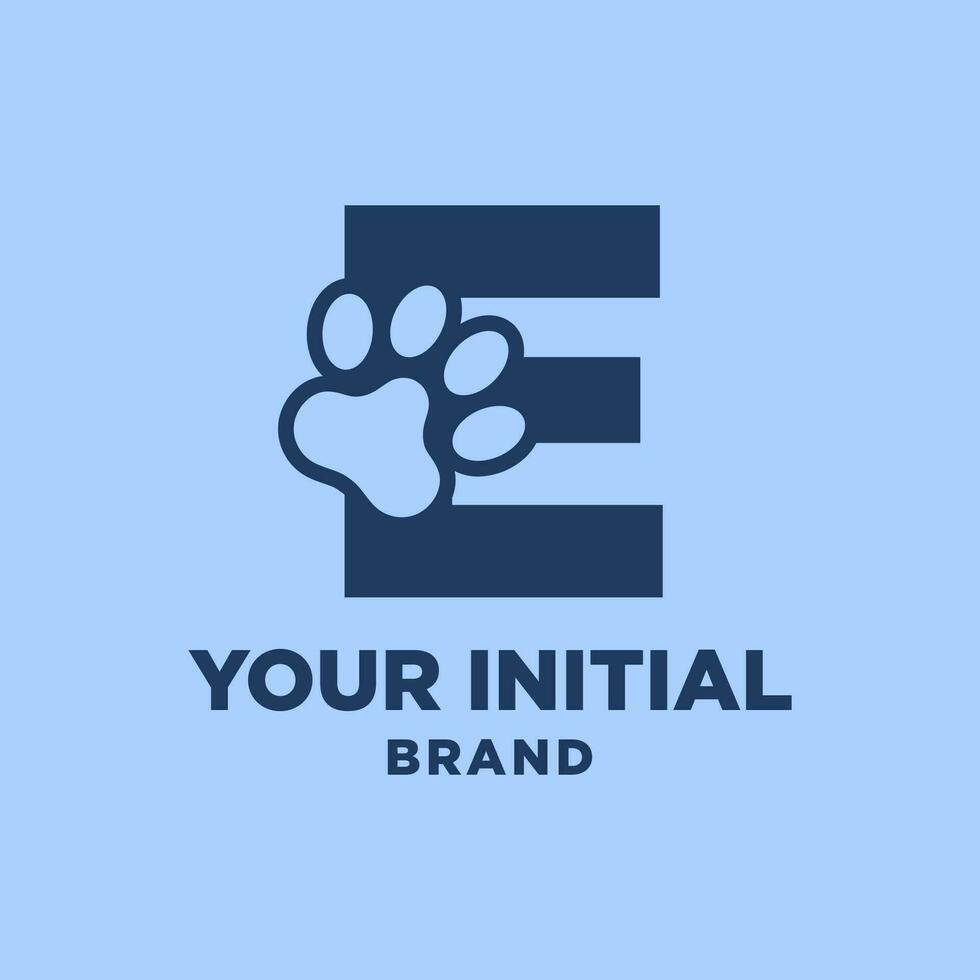 Brief e Pfote drucken Hund Fuß Silhouette im Negativ Raum Initiale Vektor Logo Design