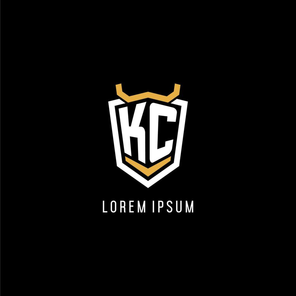 första kc geometrisk skydda esport logotyp monogram design stil vektor