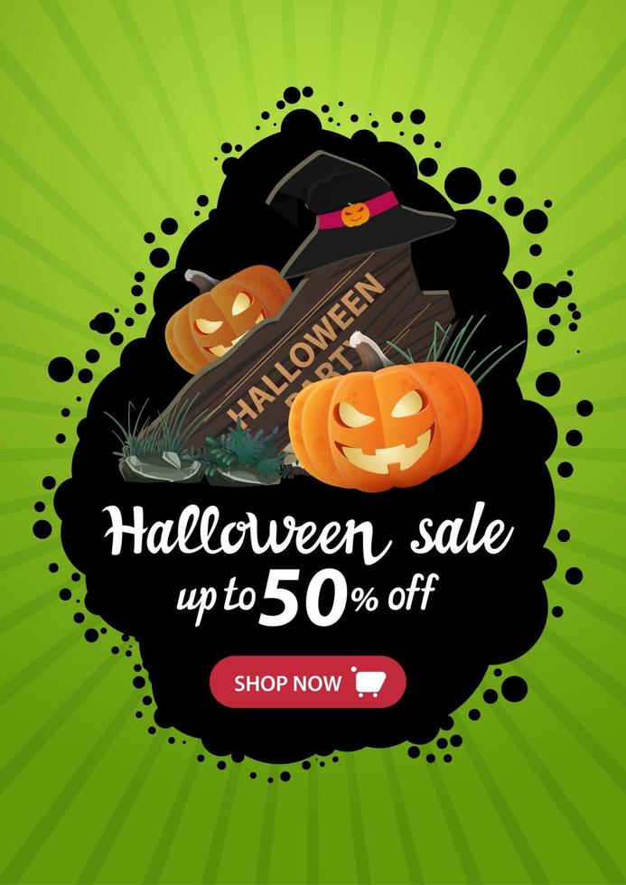 halloween-försäljning, upp till 50 rabatt, vertikal grön bannermall med krans, knapphandla nu, träskylt, häxahatt och pumpajack vektor