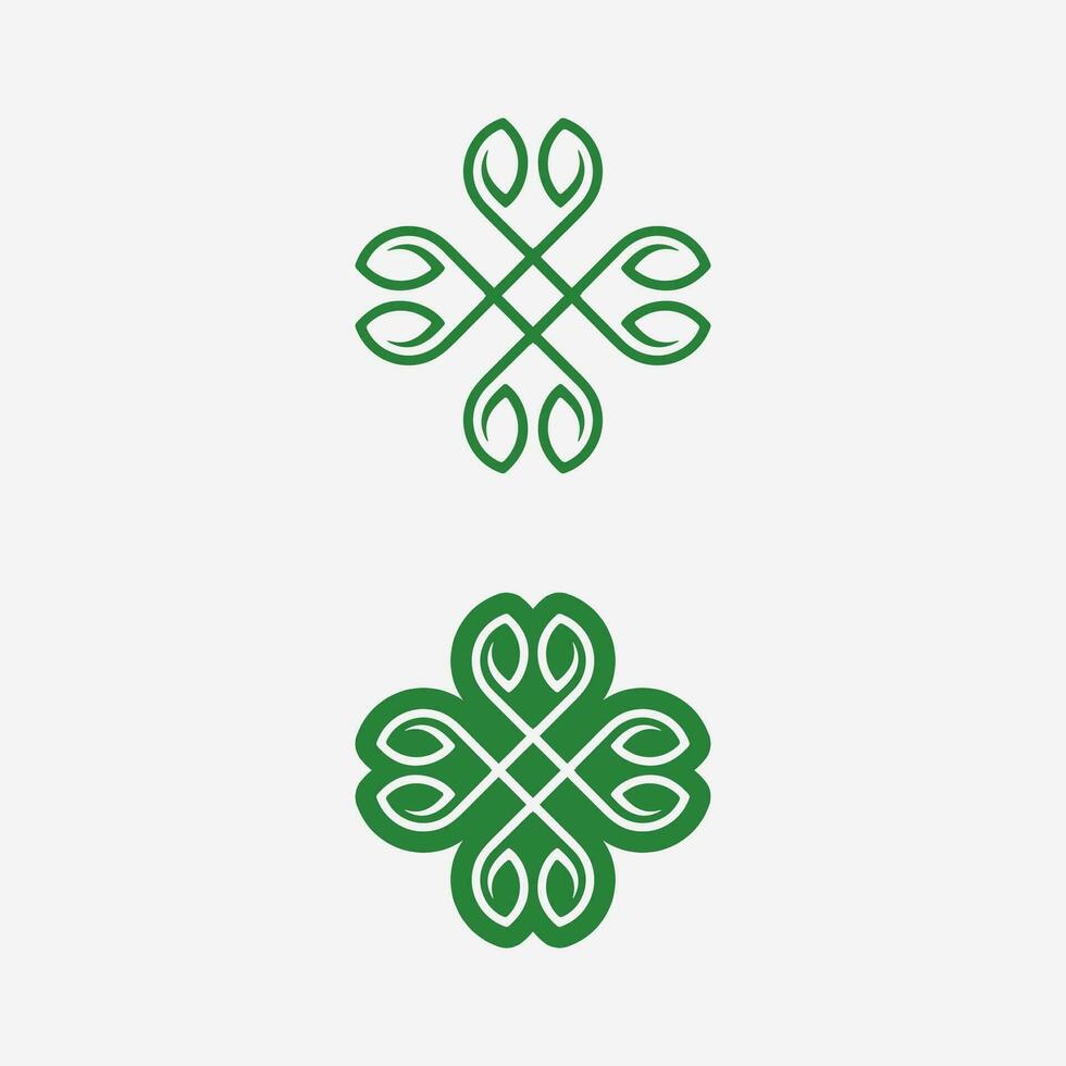 Gartenarbeit Logo mit Schaufel Symbol und Baum mit Grün Blätter Logo Vorlage. vektor