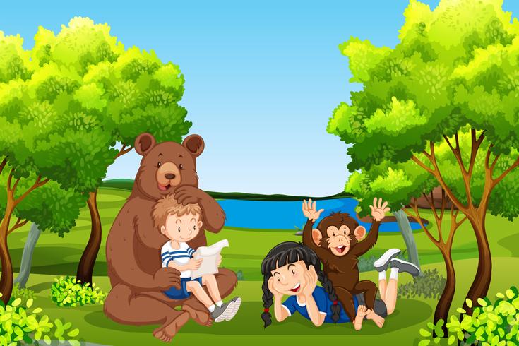 Barn med vänliga djur i skogen vektor