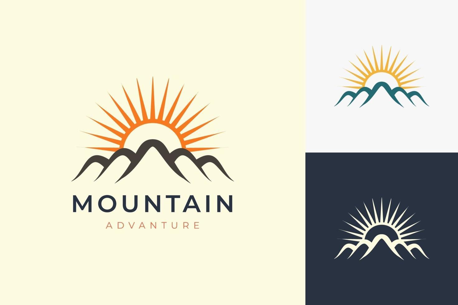 vandring eller klättring logotyp mall i modernt med berg och sol form vektor