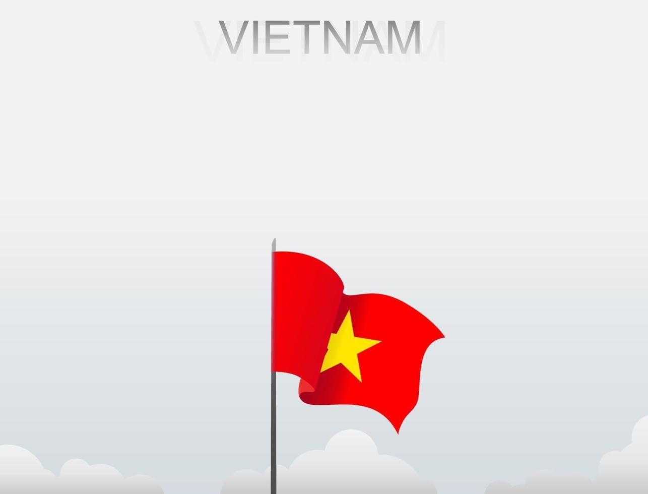 die vietnam-flagge weht an einem mast, der hoch unter dem weißen himmel steht vektor