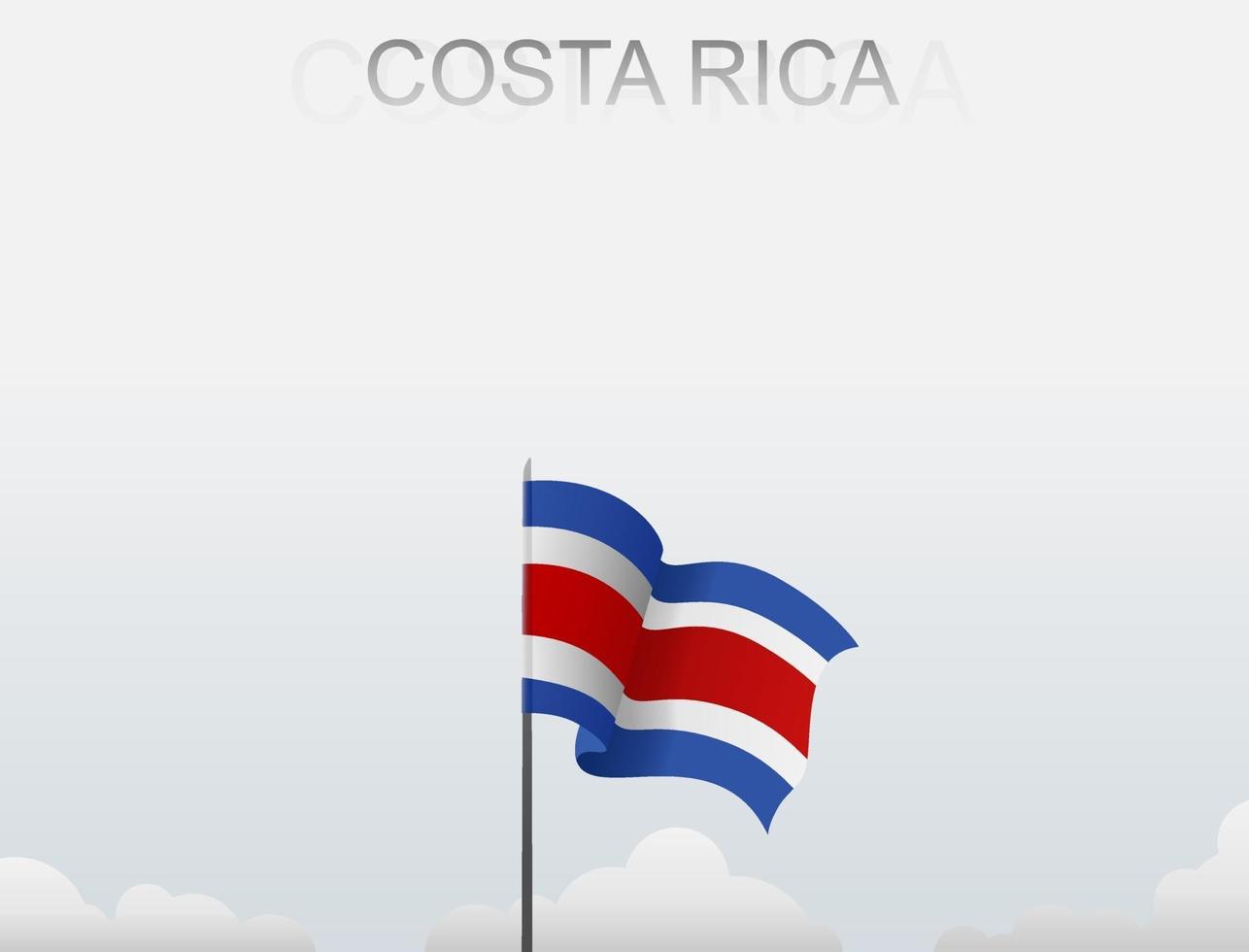 die costa-rica-flagge weht an einem mast, der hoch unter dem weißen himmel steht vektor