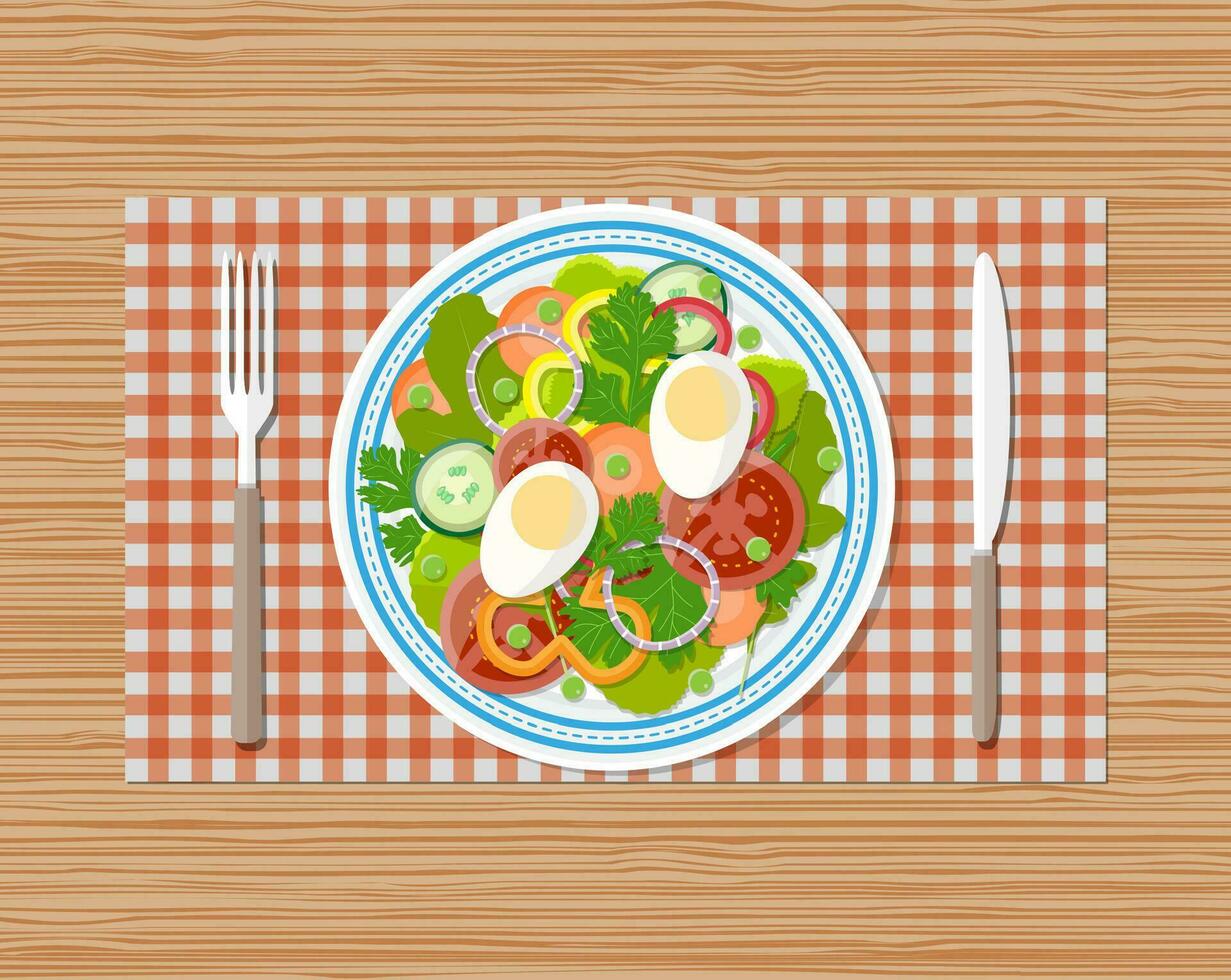 färsk vegetabiliska sallad med ägg på tallrik. gaffel och kniv. vektor illustration i platt stil på trä- bakgrund