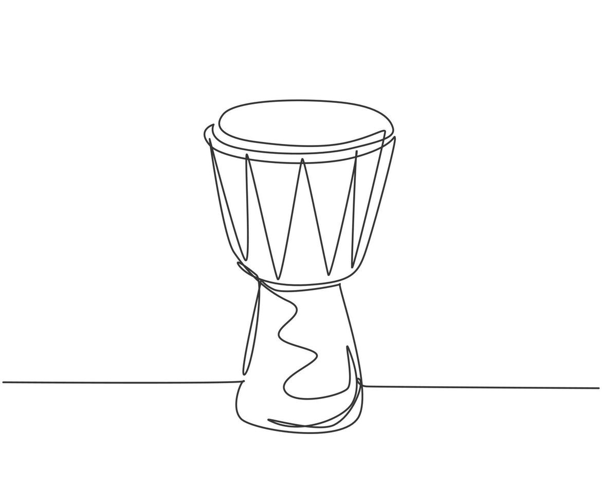 enda kontinuerlig linjeteckning av traditionell afrikansk etnisk trumma, djembe. moderna slagverksmusikinstrument koncept en rad rita design grafisk vektorillustration vektor