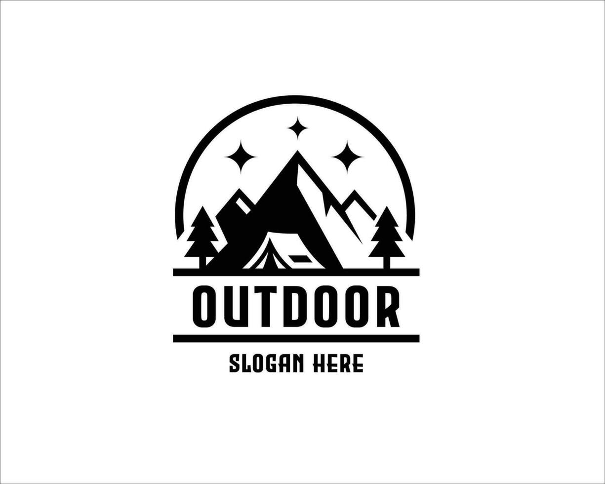 draussen Abenteuer Logo. Berg, Feuer Silhouette Abzeichen. Camping und Wandern Logo Design vektor