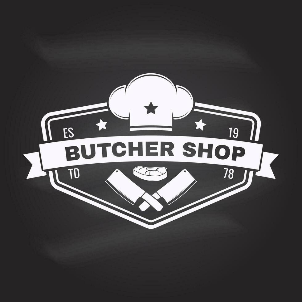 Metzger Fleisch Geschäft Abzeichen oder Etikette mit Steak, Koch Hut, Küche Messer. Vektor. Jahrgang Typografie Logo Design mit Steak, Koch Hut, Küche Messer Silhouette. Fleisch Geschäft, Markt, Restaurant vektor