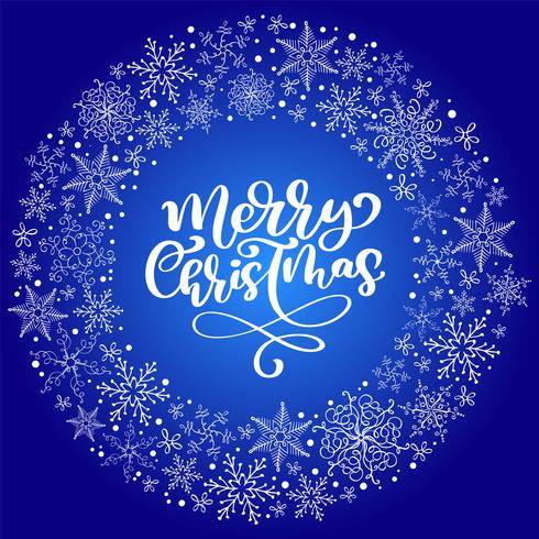 Frohe Weihnacht-Kalligraphievektortext mit Schneeflocken. Briefgestaltung auf blauem Hintergrund. Kreative Typografie für Holiday Greeting Gift Poster. Schriftstil Banner vektor