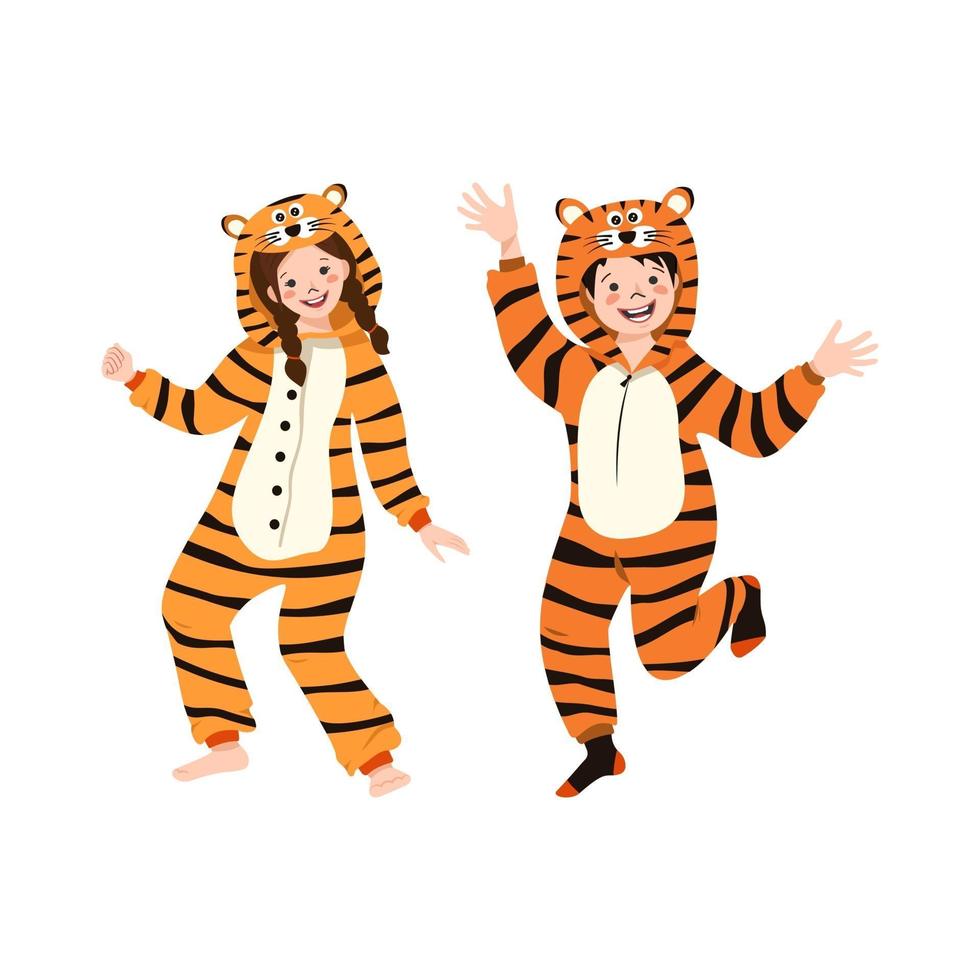 Mädchen und Junge im orangefarbenen Karnevalskostüm des Tigers. Kinder-Pyjama-Party. Kinder in Overalls oder Kigurumi, festliche Kleidung für Neujahr, Weihnachten oder Urlaub vektor