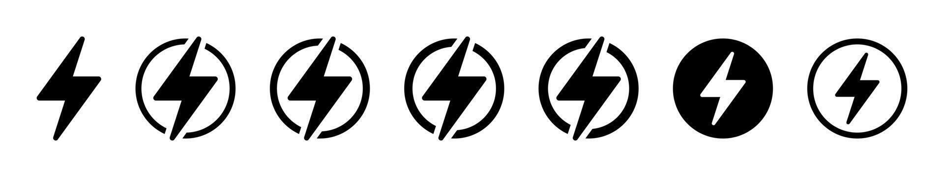 Blitz, elektrisch Leistung Vektor Symbol. Energie und Donner Elektrizität Symbol. Blitz Bolzen Zeichen im das Kreis. Leistung schnell Geschwindigkeit Logotyp.