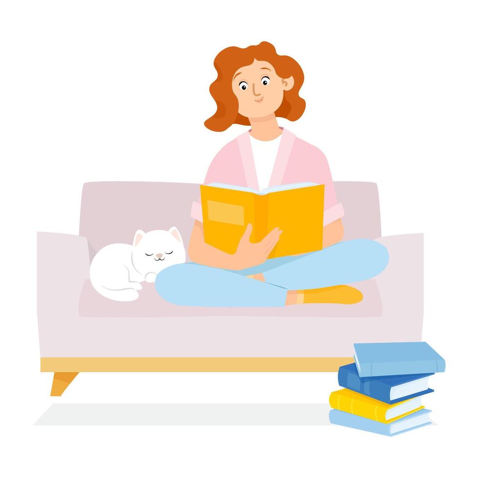 süß jung rothaarig Frau Sitzung auf das Sofa mit ein Katze und lesen ein Buch vektor