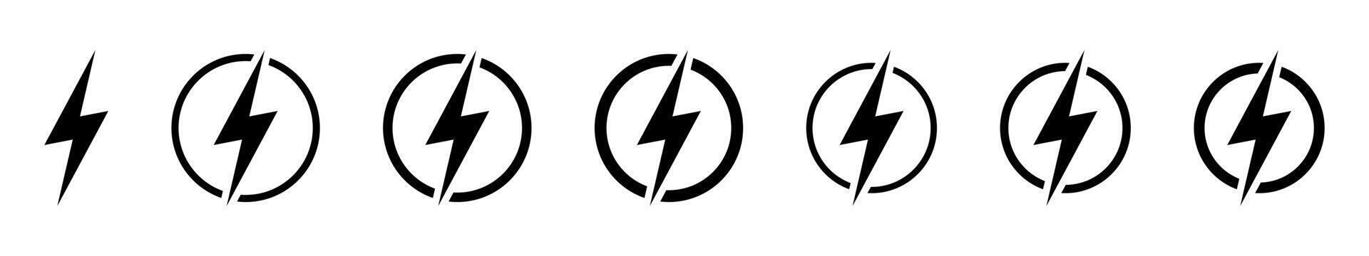 Blitz, elektrisch Leistung Vektor Symbol. Energie und Donner Elektrizität Symbol. Blitz Bolzen Zeichen im das Kreis.