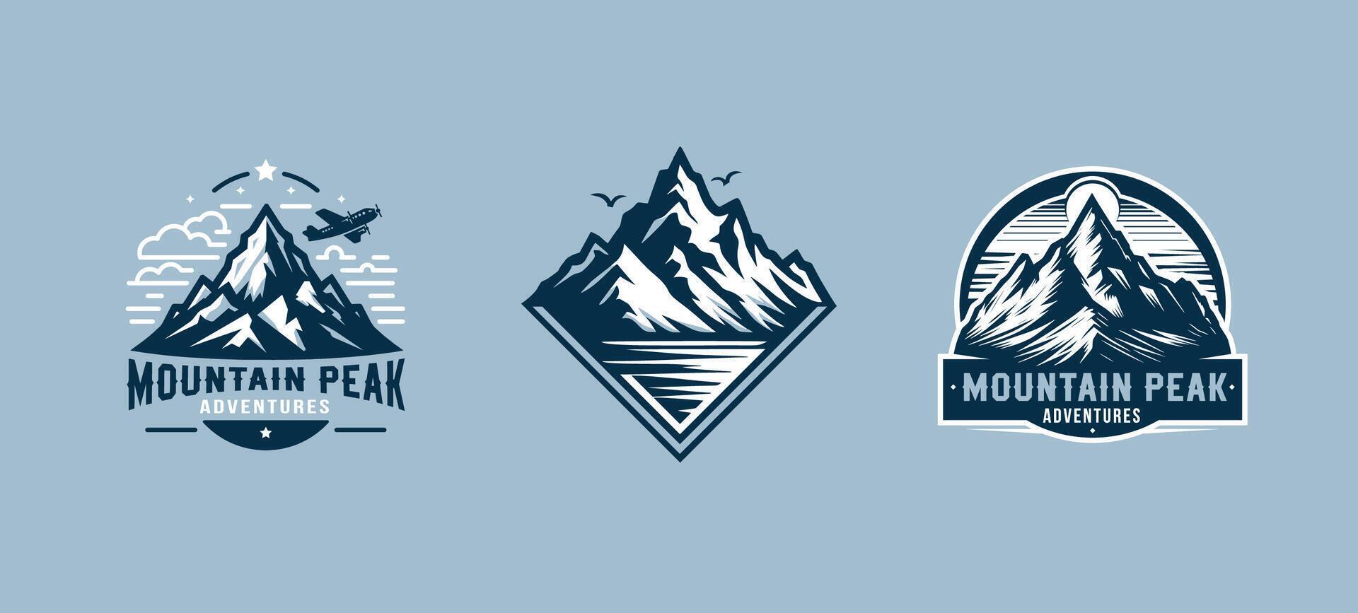 uppsättning av utomhus- upptäckt logotyper med berg topp. emblem för Turné operatörer, resa byråer, äventyr redskap. expedition symbol för affischer, banderoller, t-tröjor vektor