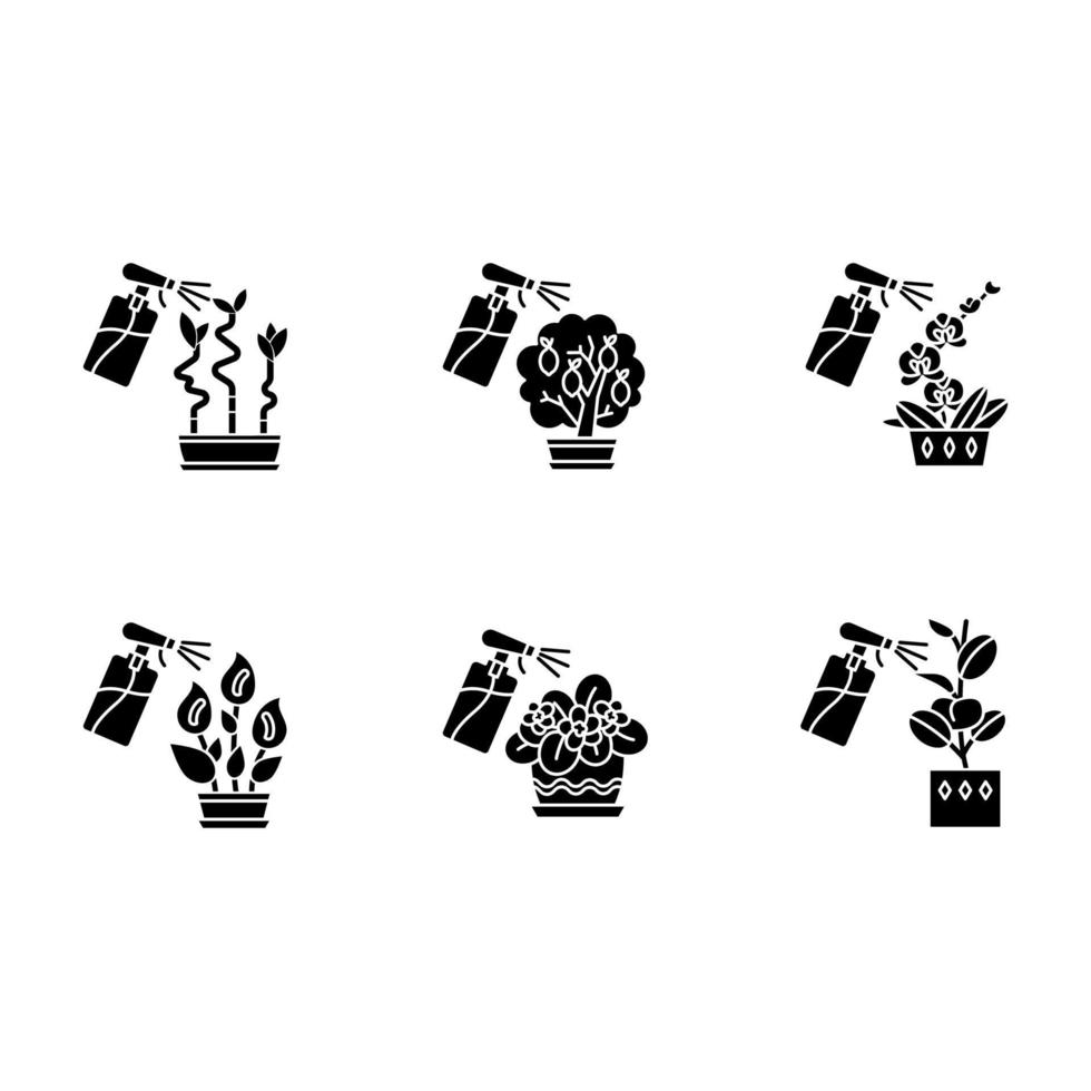 Sprühen von domestizierten Pflanzen schwarze Glyphensymbole auf weißem Raum. Zimmerpflanzen pflegen. Indoor-Gartenarbeit. Bewässerung von Miniaturbäumen und blühenden Pflanzen. Silhouette-Symbole. isolierte Vektorgrafik vektor