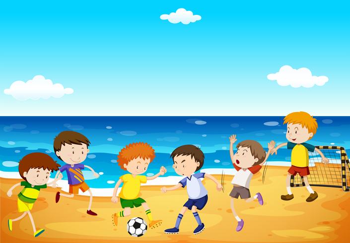 Jungen, die Fußball am Strand spielen vektor
