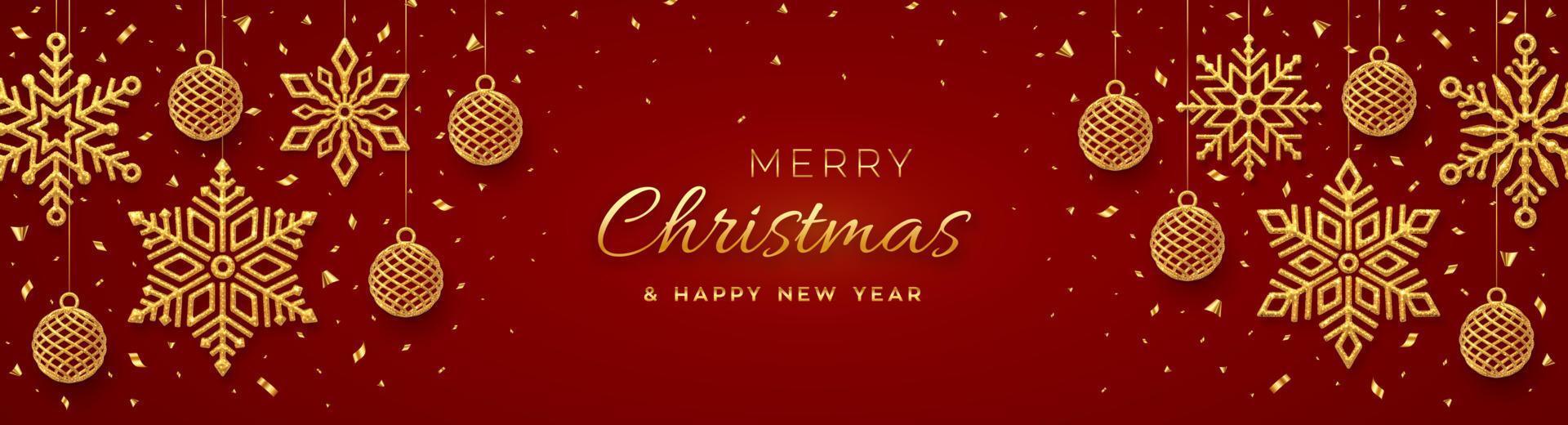 jul röd bakgrund med hängande lysande gyllene snöflingor och bollar. semester xmas och nyår affisch, webbbanner. god jul gratulationskort. vektor illustration.