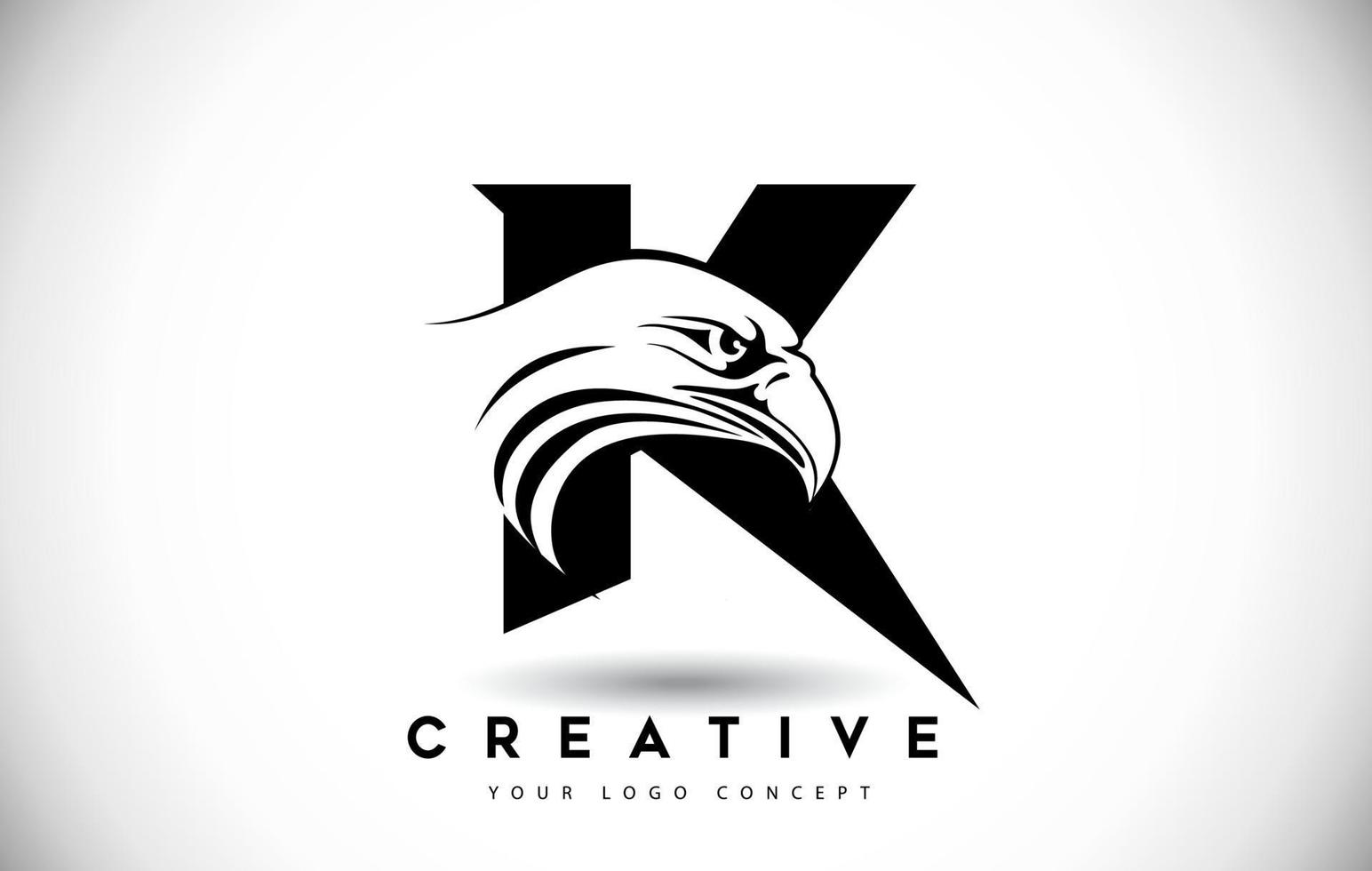 bokstaven k eagle logotyp med kreativa eagle head vektorillustration. vektor