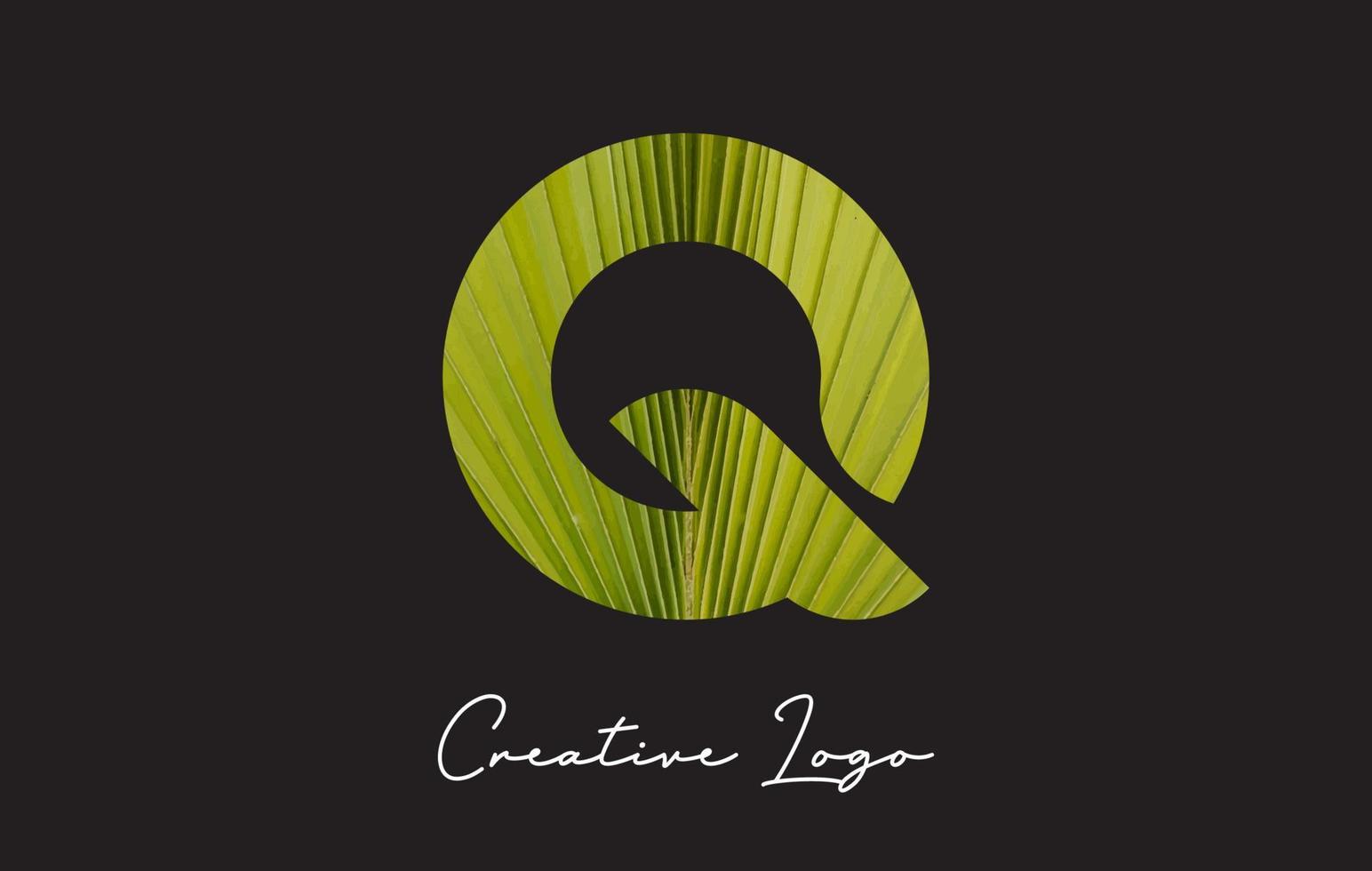 q-Brief-Logo mit Palmenblatt-Musterdesign. vektor