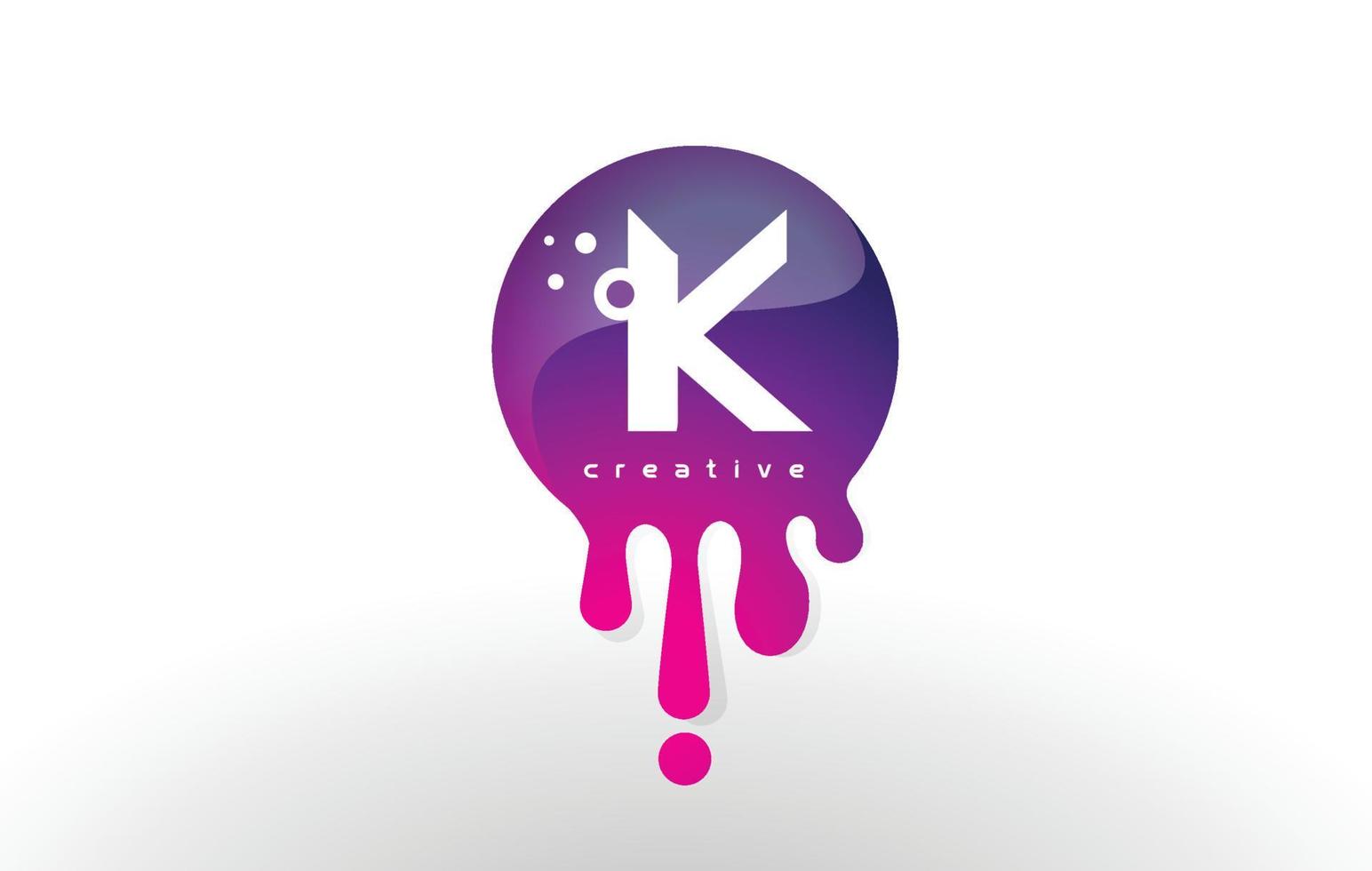 k letter splash logotyp. lila prickar och bubblor brev design vektor