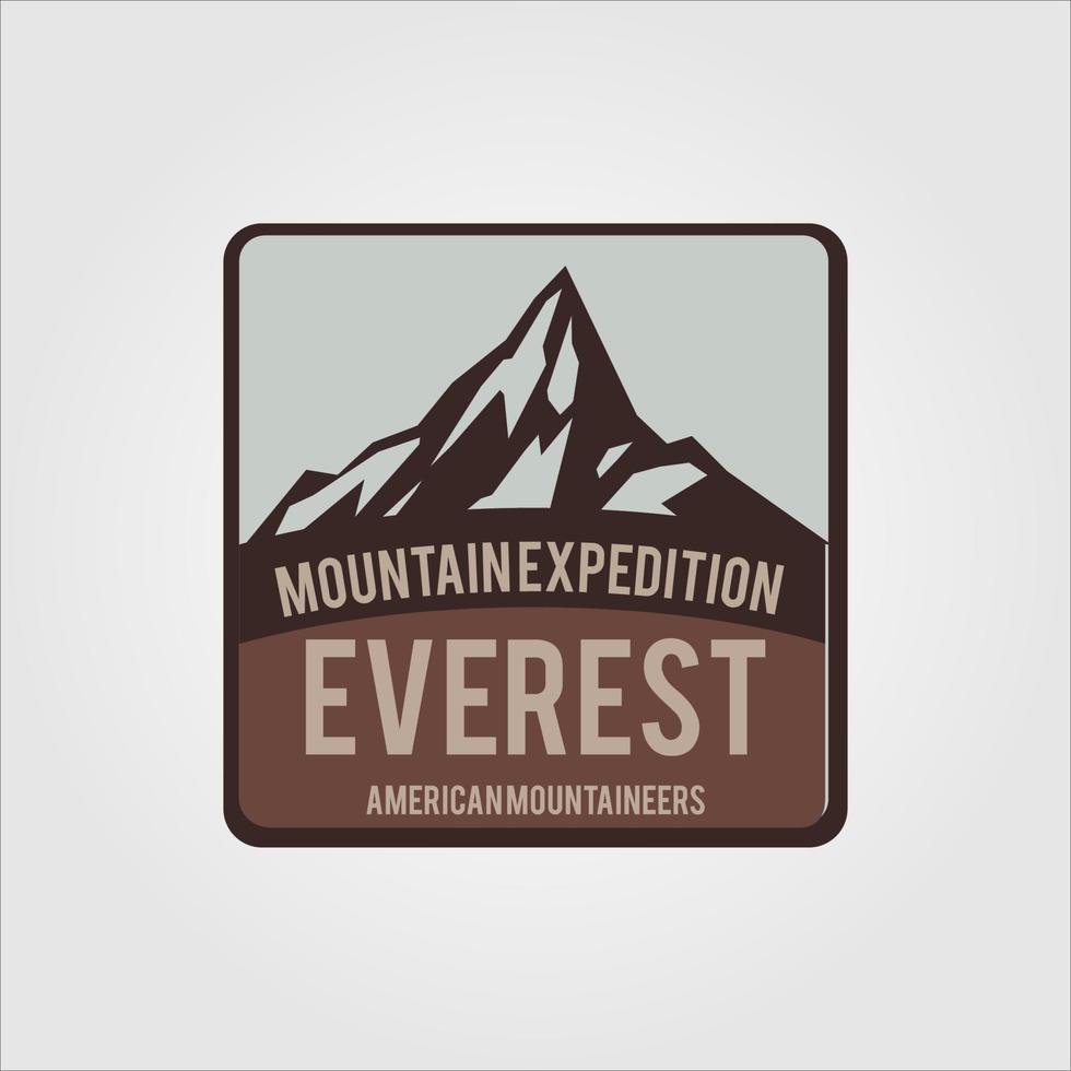 berg utgående logotyp. expedition och bergsutforskning vektor